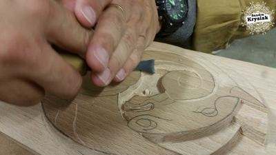 Héctor. Tallando relieve en haya. 2020