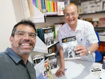 JAMS publica su libro !Al FIN!. Con Héctor, compañero de clase. Enhorabuena!